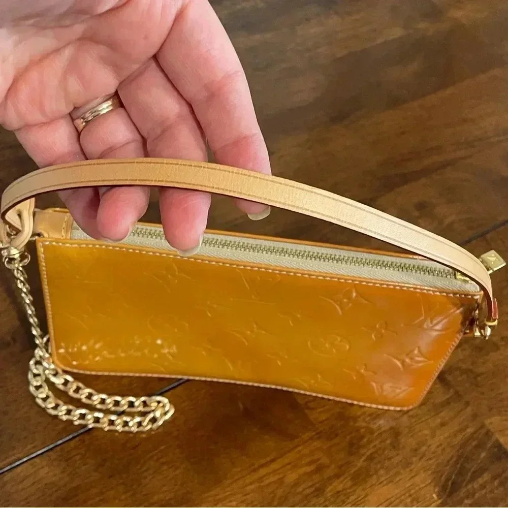 Louis Vuitton Lexington Vernis Pouchette